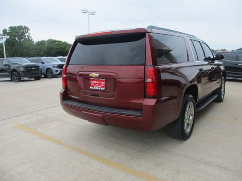 Used 2019 Chevrolet Suburban LT w/ Luxury Package RWD image 7