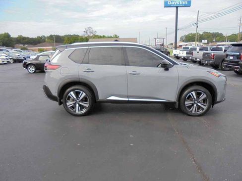 Used 2021 Nissan Rogue Platinum FWD image 2
