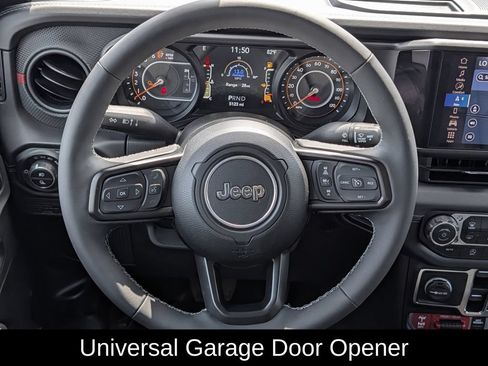 Used 2025 Jeep Gladiator Rubicon AWD/4WD image 14