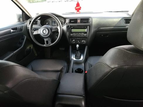 Used 2011 Volkswagen Jetta SE FWD image 18