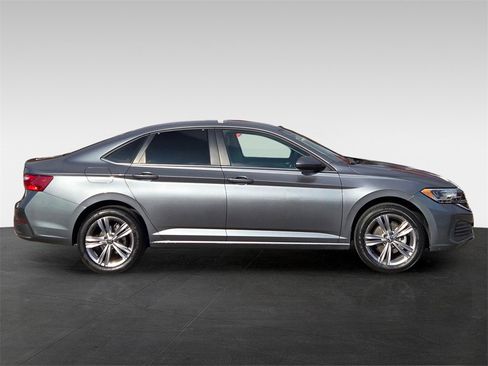 Used 2022 Volkswagen Jetta SE image 7