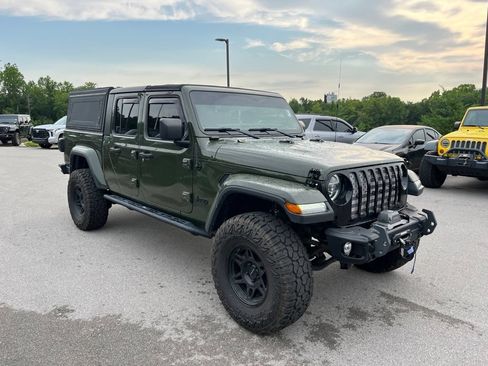 Used 2022 Jeep Gladiator Sport AWD/4WD image 2