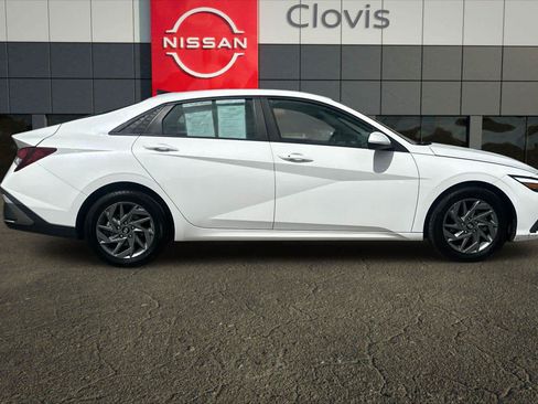 Used 2024 Hyundai Elantra SEL FWD image 9