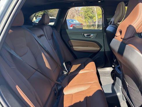 Used 2023 Volvo XC60 T8 Plus w/ Protection Package Premier image 10