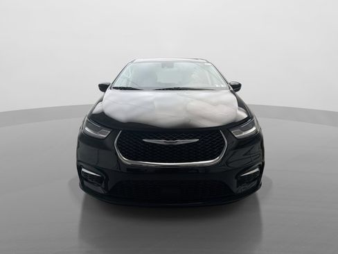 Used 2023 Chrysler Pacifica Touring-L FWD image 8