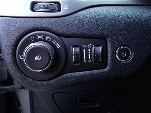 Used 2019 Jeep Cherokee Limited AWD/4WD image 12
