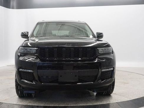 Used 2023 Jeep Grand Cherokee L Limited w/ Black Appearance Package image 11