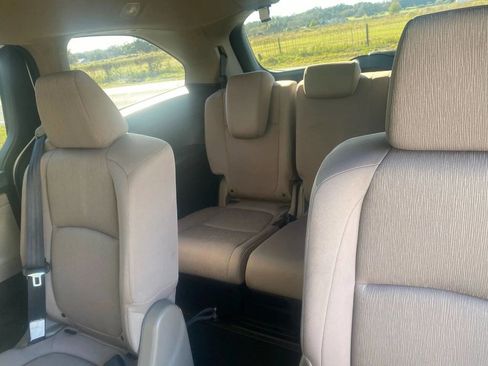 Used 2018 Honda Odyssey LX image 12