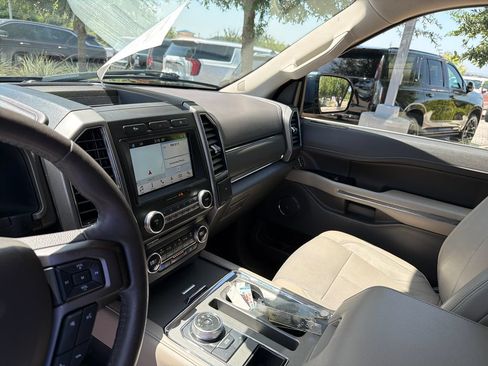 Used 2018 Ford Expedition XLT w/ Equipment Group 202A RWD image 26