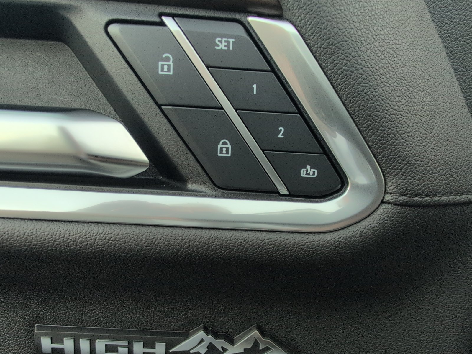 Used 2025 Chevrolet Silverado 1500 High Country AWD/4WD image 19