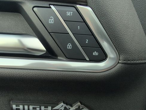 Used 2025 Chevrolet Silverado 1500 High Country AWD/4WD image 19
