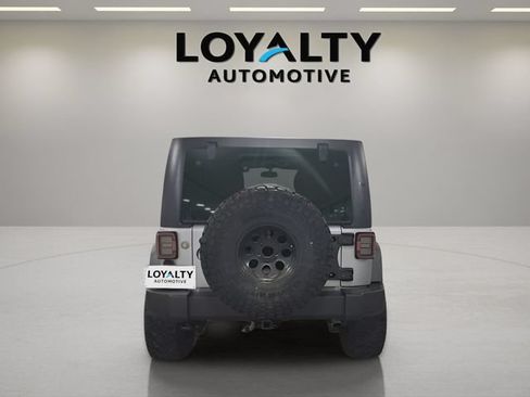 Used 2017 Jeep Wrangler Unlimited Rubicon w/ Cold Weather Group AWD/4WD image 4