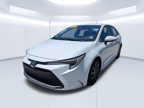 Used 2025 Toyota Corolla LE FWD image 8