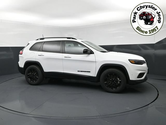 Used 2023 Jeep Cherokee Altitude Lux AWD/4WD image 3