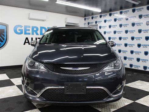 Used 2019 Chrysler Pacifica Limited image 6