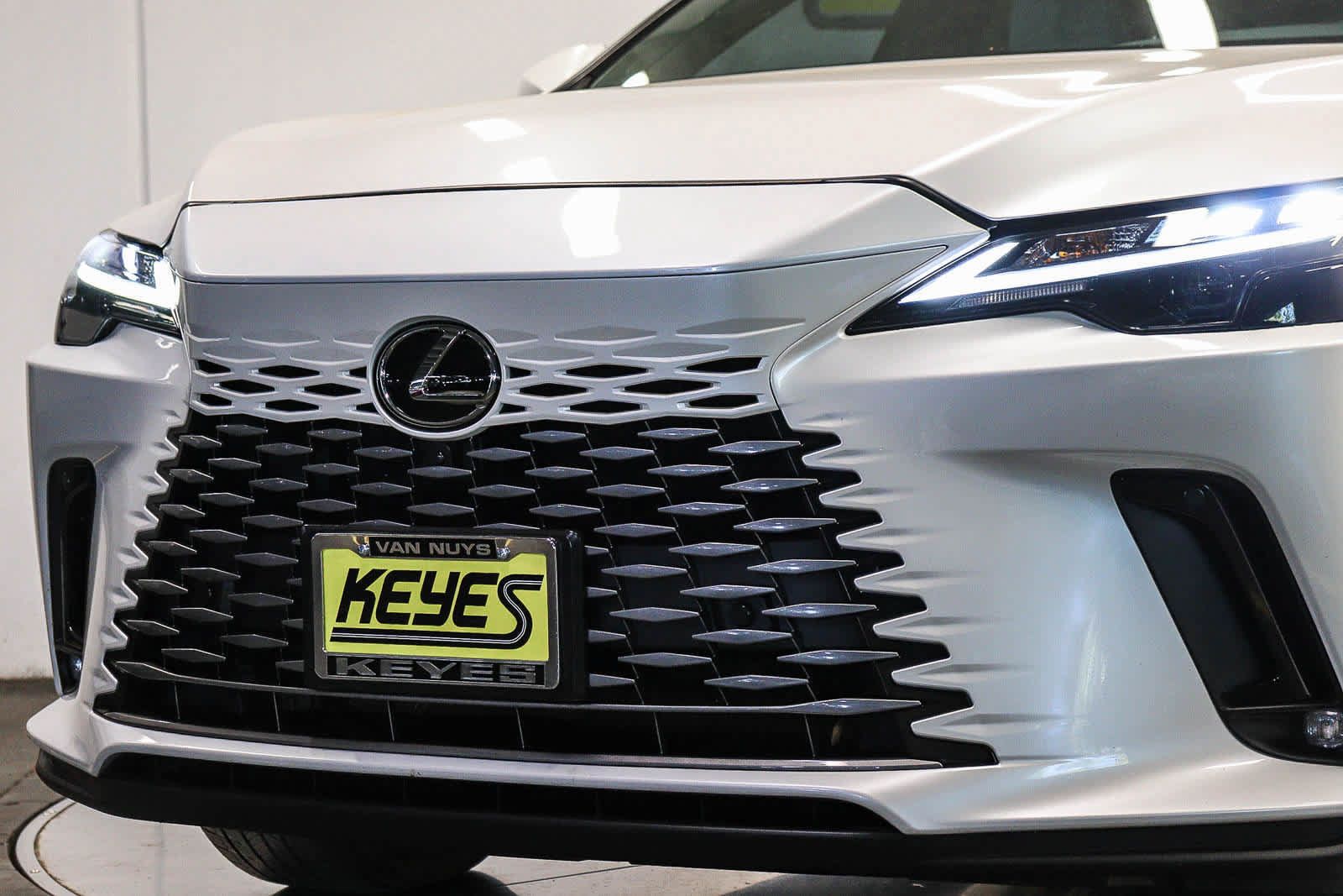 Used 2025 Lexus RX 350 Premium w/ Convenience Package FWD image 8