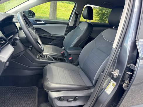 Certified 2023 Volkswagen Taos SE w/ Black Wheel Package FWD image 10