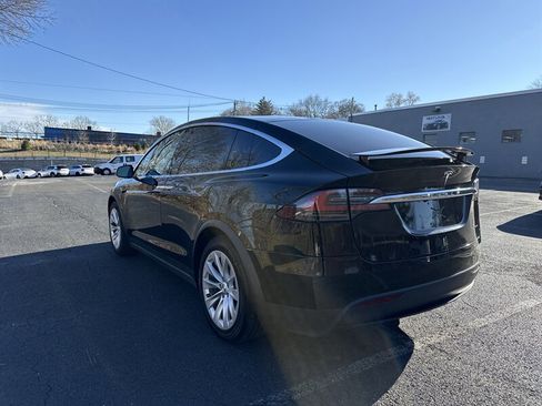 Used 2020 Tesla Model X Long Range image 4