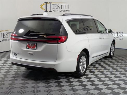 Certified 2021 Chrysler Pacifica Touring-L image 5