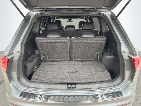 Used 2022 Volkswagen Tiguan SE R-Line image 13