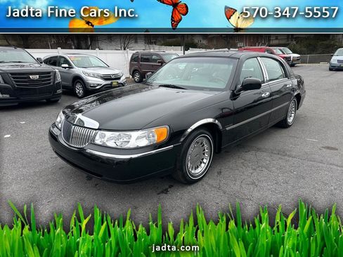 Used 2002 Lincoln Town Car Cartier RWD image 1