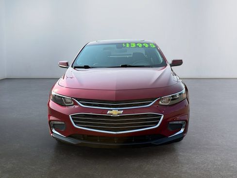 Used 2017 Chevrolet Malibu LT w/ Leather Package FWD image 8