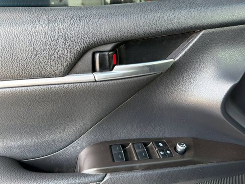 Used 2023 Toyota Camry XSE FWD image 11