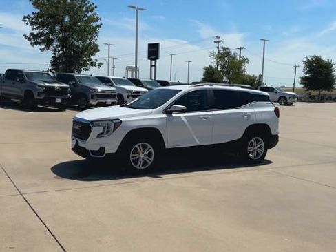 Used 2023 GMC Terrain SLE w/ Driver Convenience Package AWD/4WD image 5