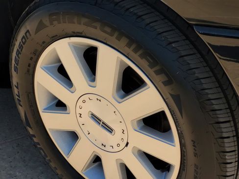 Used 2003 Lincoln Town Car Executive image 7