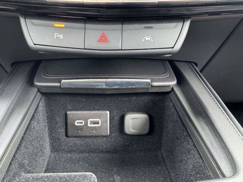 Used 2025 Cadillac XT4 Premium Luxury AWD/4WD image 14