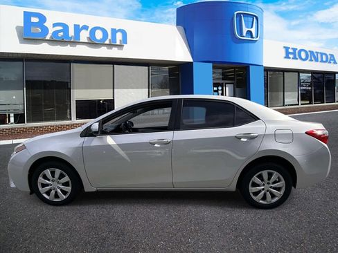 Used 2014 Toyota Corolla LE FWD image 3