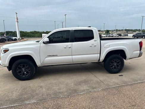 Used 2022 Toyota Tacoma SR5 RWD image 4