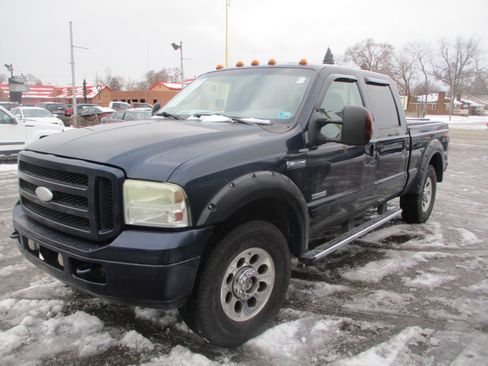 Used 2005 Ford F350 Lariat image 3