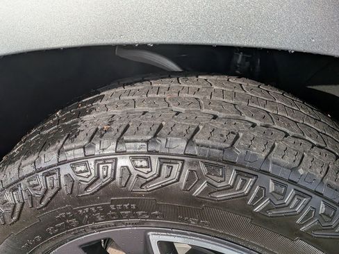 Certified 2024 Chevrolet Suburban Z71 w/ Luxury Package image 13