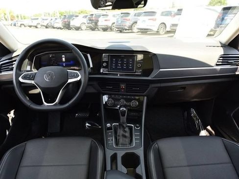 Certified 2023 Volkswagen Jetta SE FWD image 7