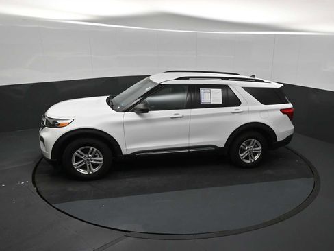 Used 2023 Ford Explorer XLT AWD/4WD image 42