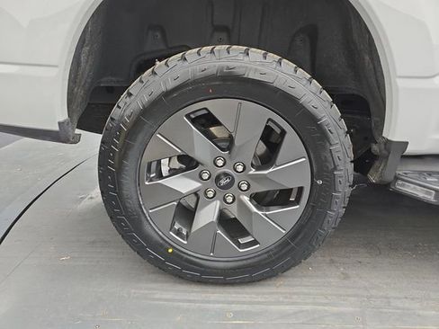 Used 2023 Ford F150 Lightning Lariat image 20