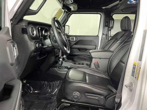Used 2022 Jeep Wrangler Unlimited Sahara image 11