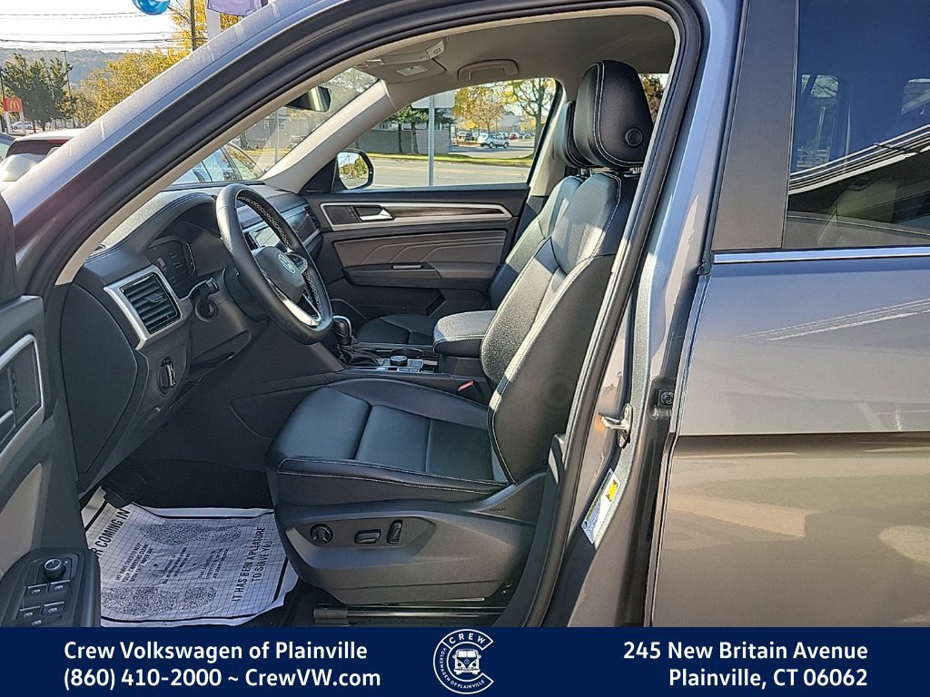 Certified 2023 Volkswagen Atlas SE w/ Black Wheel Package AWD/4WD image 13