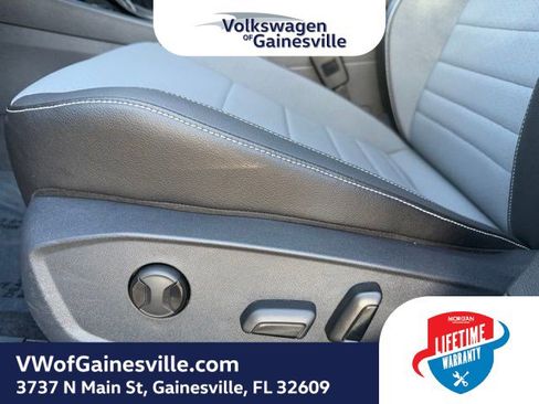 Used 2025 Volkswagen Jetta SE image 16