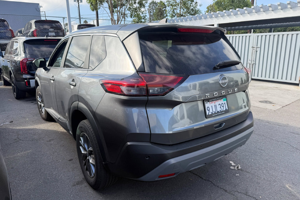 Used 2023 Nissan Rogue S AWD/4WD image 5