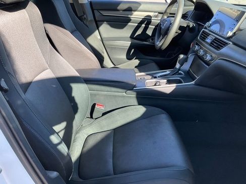 Used 2018 Honda Accord LX image 17