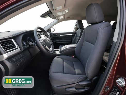 Used 2019 Toyota Highlander LE FWD image 7