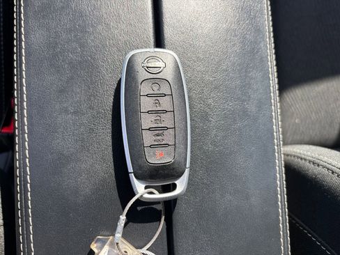 Used 2025 Nissan Rogue SV image 27