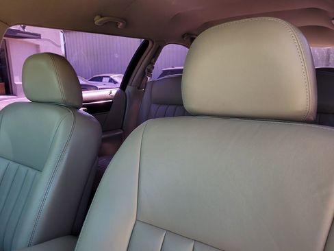 Used 2003 Lincoln Town Car Executive image 27