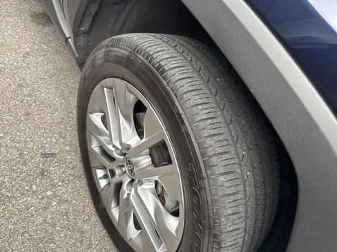 Used 2023 Toyota RAV4 XLE Premium image 4