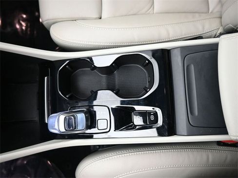 Used 2023 Volvo XC40 B5 Ultimate w/ Protection Package Premier image 10