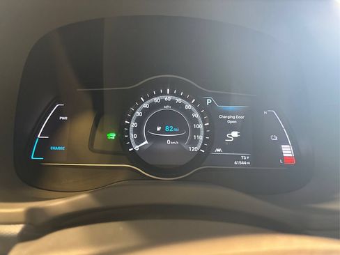 Used 2021 Hyundai Kona Limited w/ Cargo Package FWD image 27