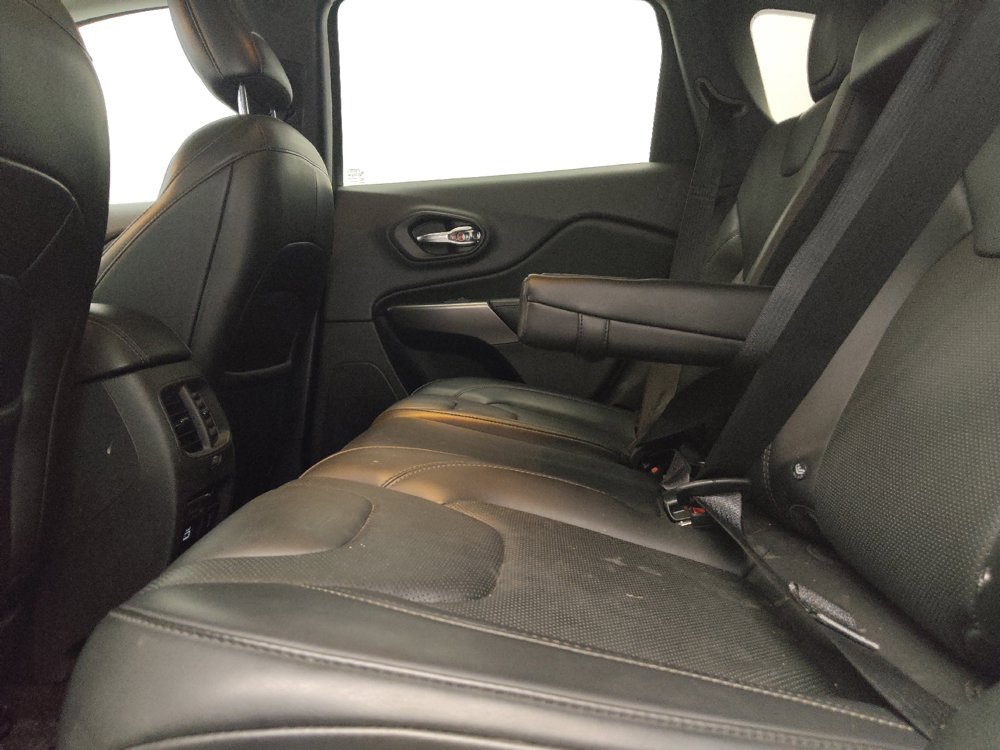 Used 2019 Jeep Cherokee Limited AWD/4WD image 18