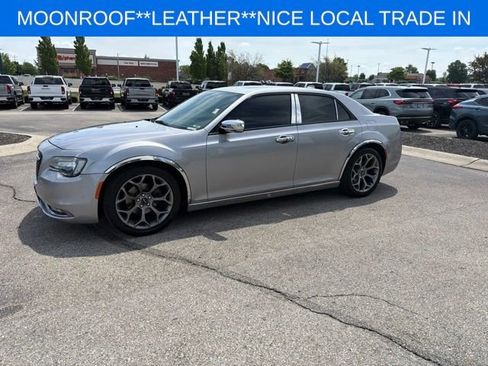 Used 2018 Chrysler 300 S w/ 300S Premium Group RWD image 6